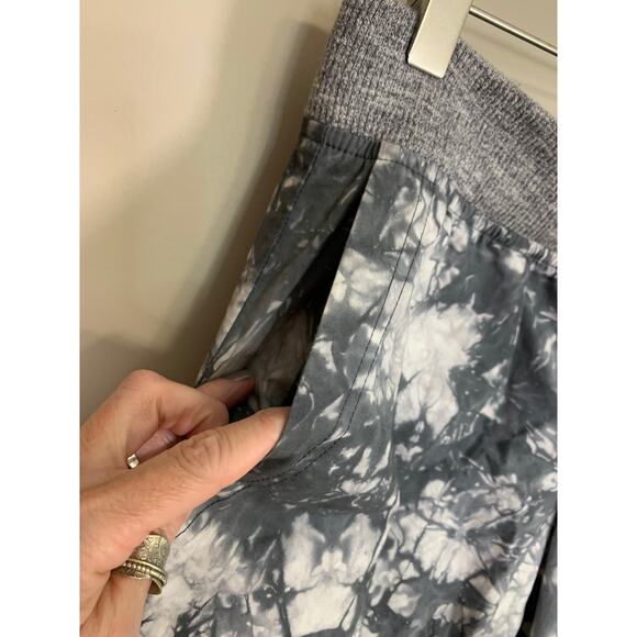 Cabi Gray Marble Tie Dye Pants Poplin Pull-on Yoga Waist Women's Size Small - Picture 4 of 11